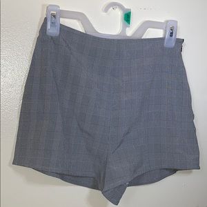 Black/ white plaid shorts small